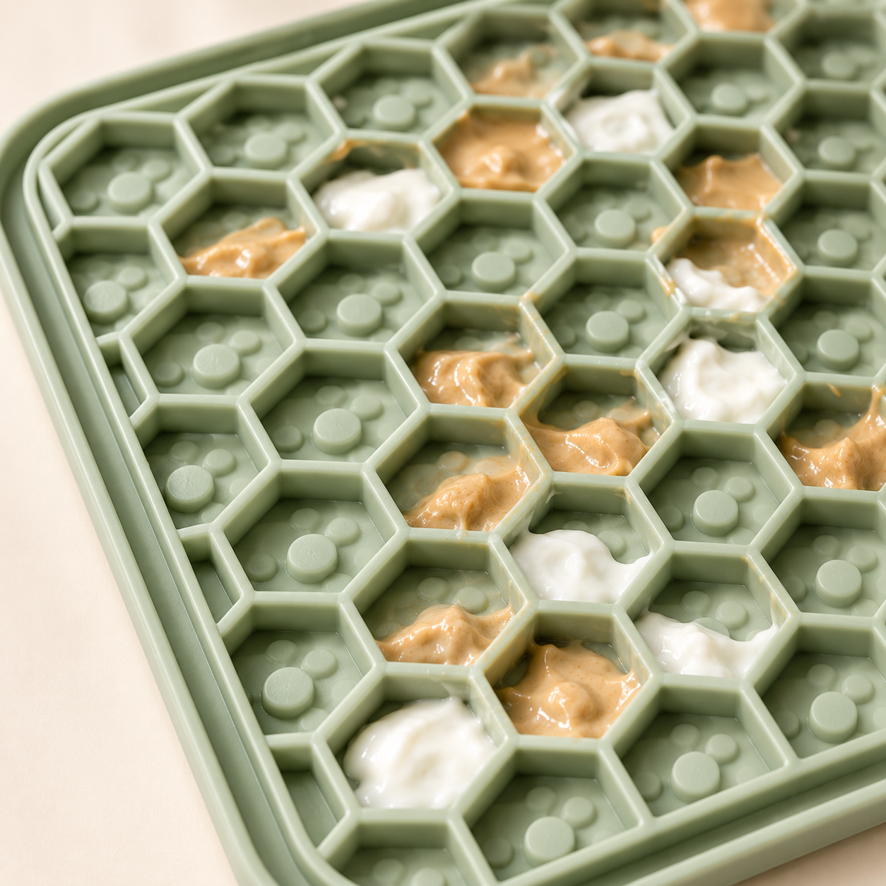 Närbild på slickmattans honeycomb-mönster